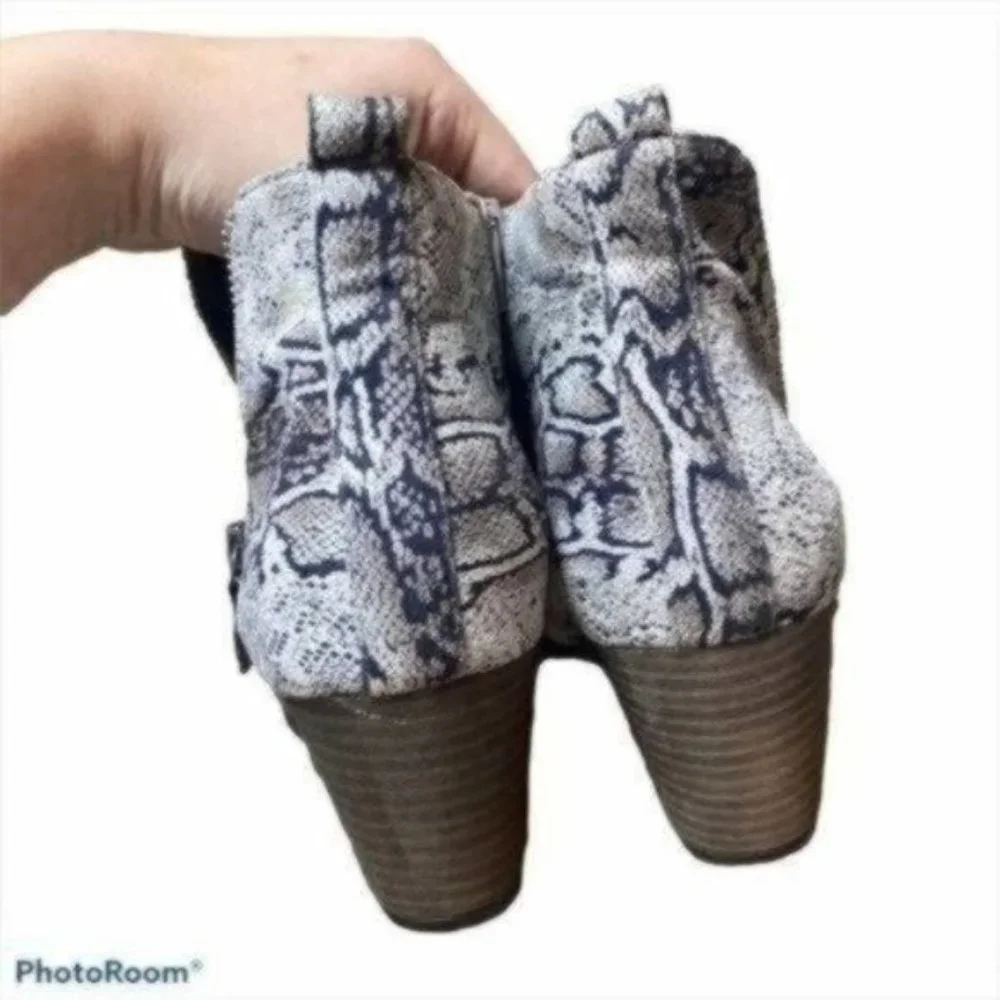 Boutique by Corky's Tombstone Snakeskin Animal Print Ankle Bootie Size 9 Womens